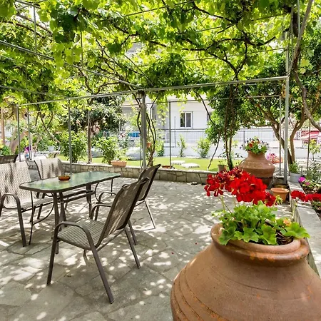 Apart Otel Ianos Potos