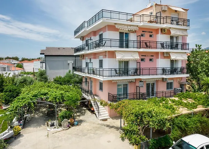 Ianos Aparthotel 3*