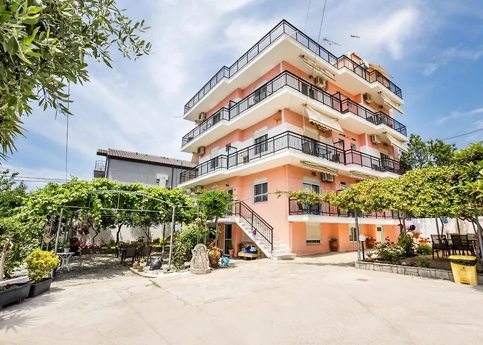 Ianos Aparthotel Potos
