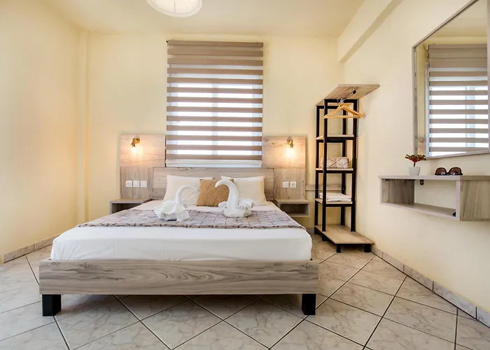 Ianos Aparthotel