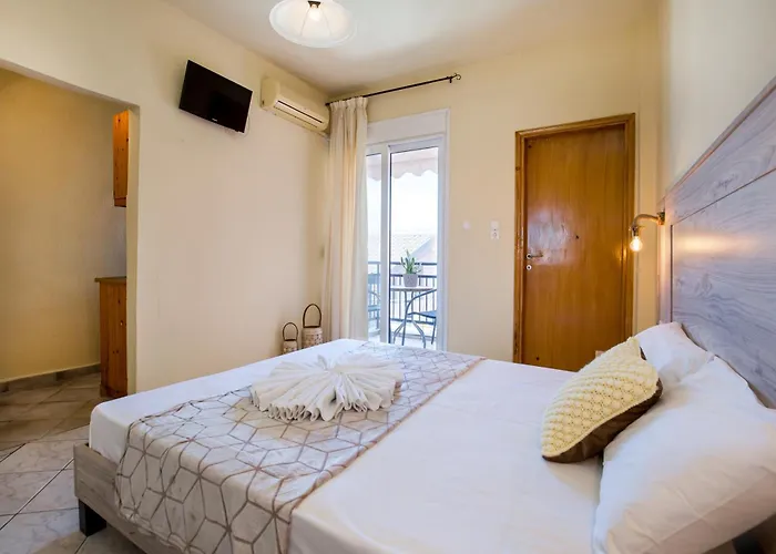 Ianos Aparthotel 3*