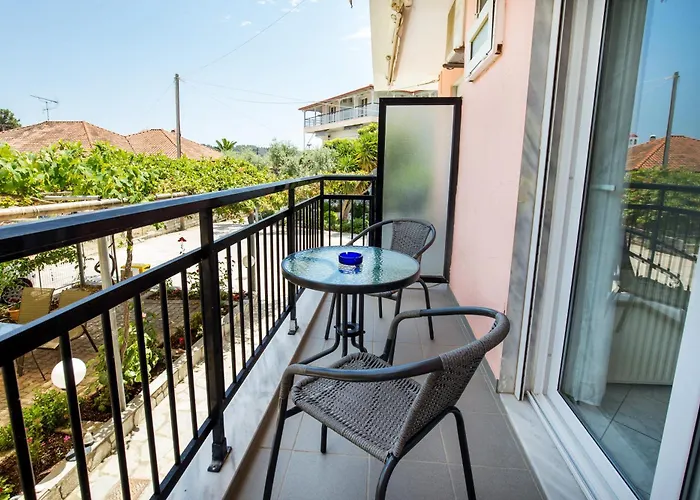 Ianos Aparthotel 3*
