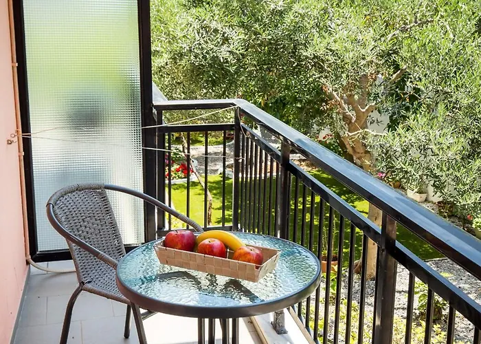 Ianos Aparthotel 3*