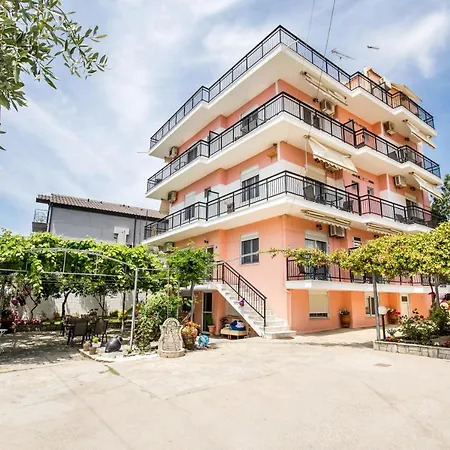 Ianos Aparthotel Potos