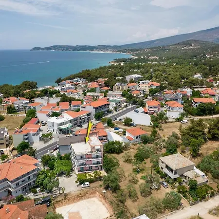 Ianos شقة فندقية 3*