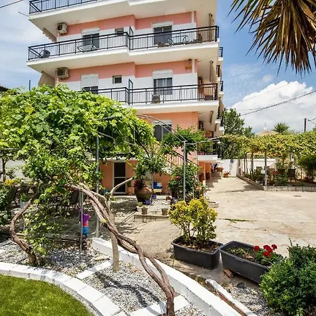 Ianos Aparthotel *