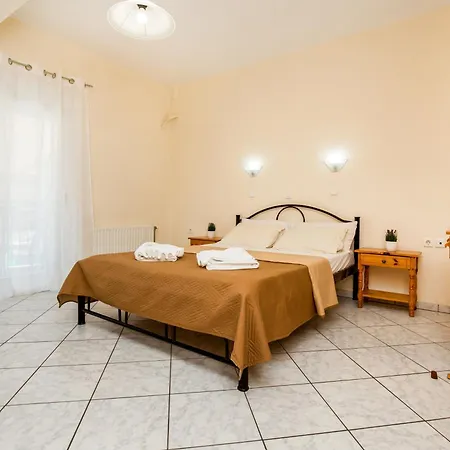 Ianos Aparthotel *
