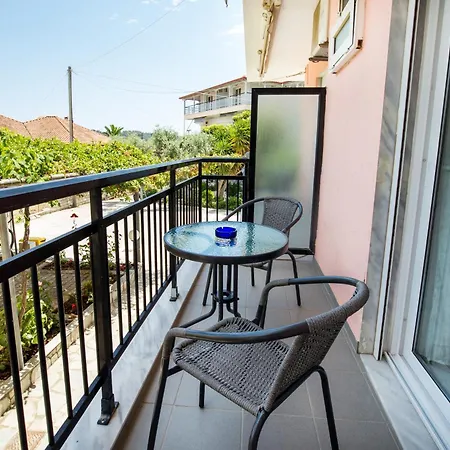 Ianos Aparthotel *